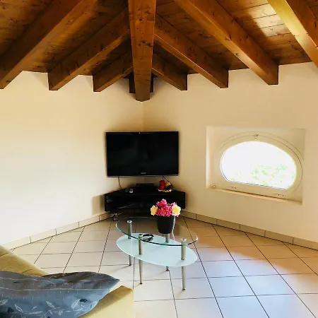 度假居 Lake View Attic
