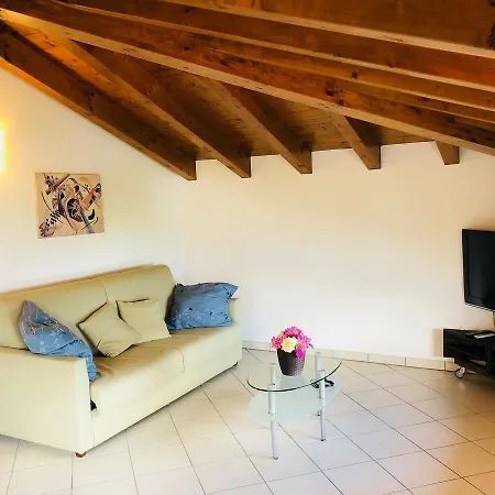 Lake View Attic Casa vacanze *